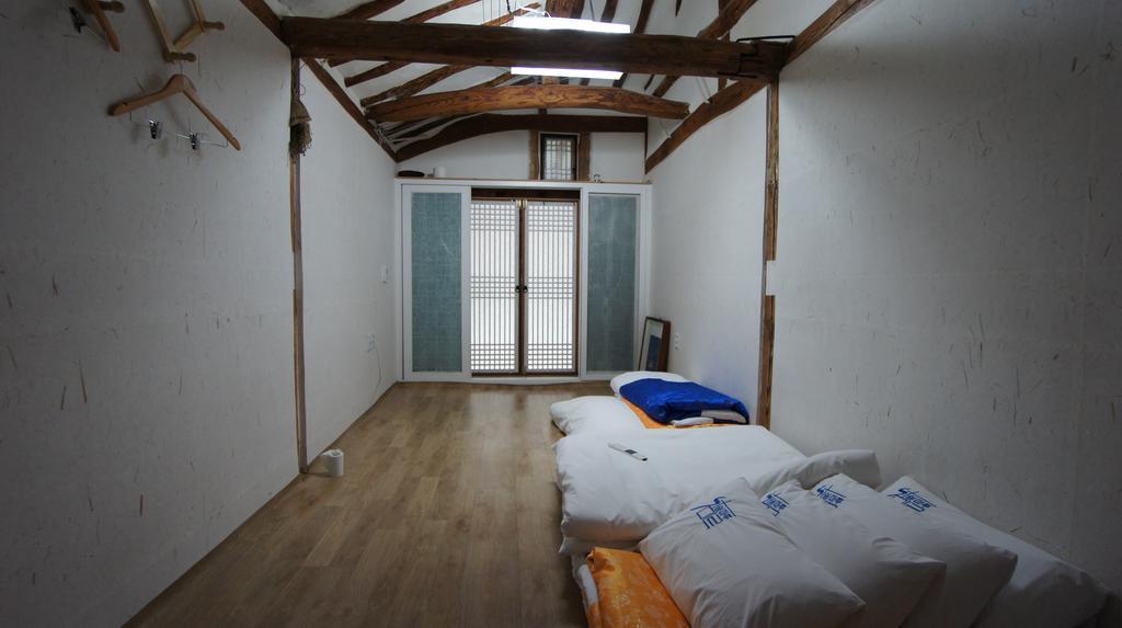 1928 Suimmaru Hanok Guesthouse جيونجو الغرفة الصورة
